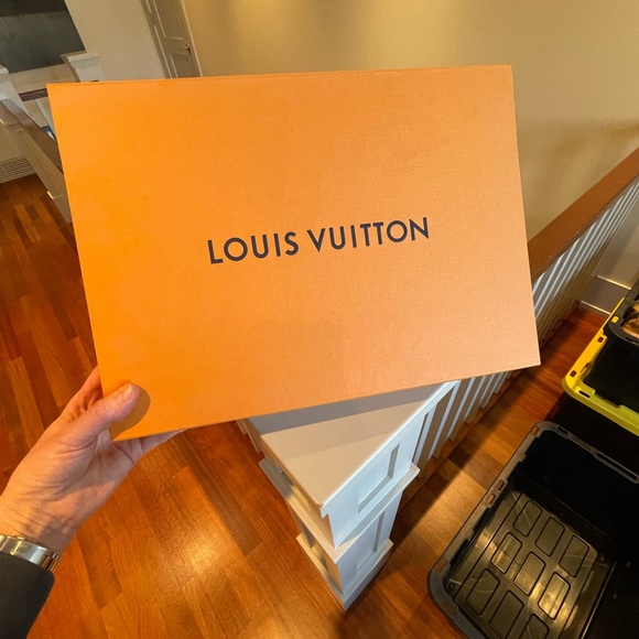 Large Louis Vuitton flip open storage box. - Picture 1 of 4